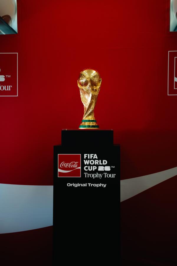 Imagen El Trofeo de la Copa Mundial de la FIFA, en La Rural este viernes 20 de febrero