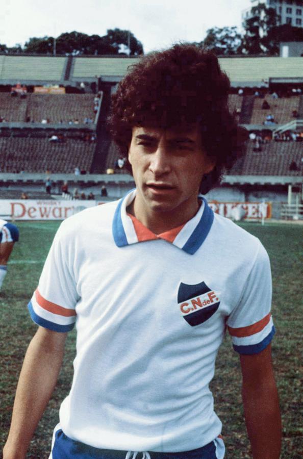 Con la camiseta de Nacional, con apenas 18 años. Allí arrancó.