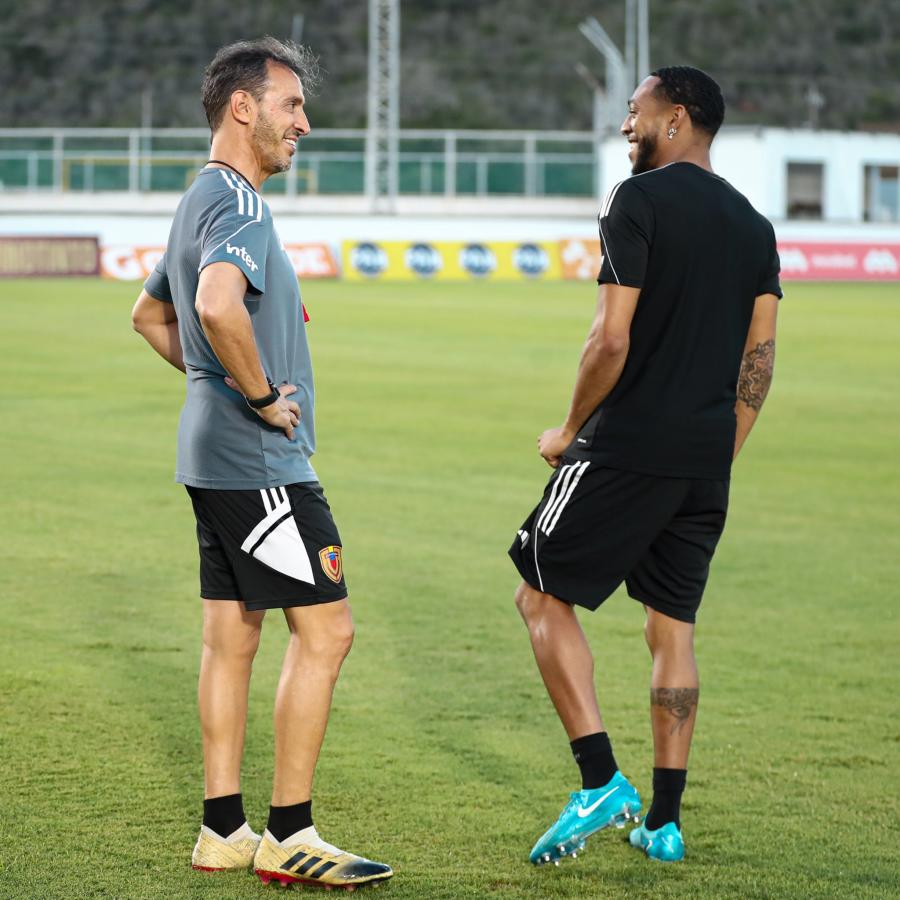 Imagen El buen clima reina en el entrenamiento de Venezuela. Fernando Batista confía en sus jugadores.