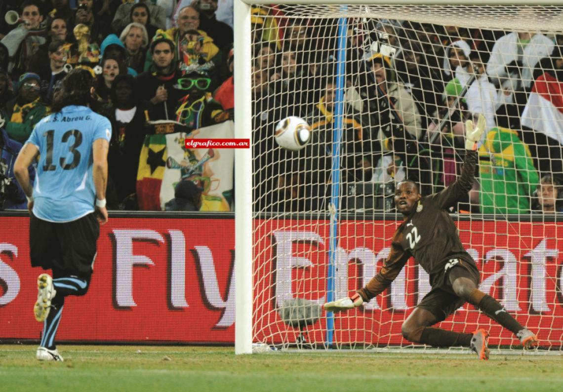 Imagen El Loco la pica frente a Ghana en los cuartos de final del Mundial de Sudáfrica 2010.