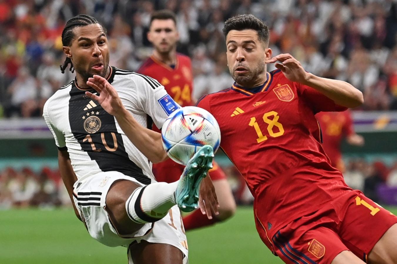 Imagen de España y Alemania, en un duelo de campeones por el futuro en el Mundial