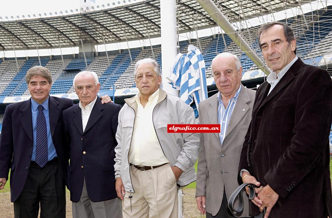 Imagen Héroes de Montevideo: Cárdenas, Pizzuti, Martín, Maschio y Cejas.