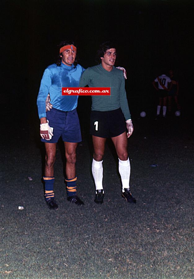 Imagen Dos arqueros inigualables que marcaron una época en el fútbol criollo: Hugo Gatti y Fillol. El Pato le ganó el duelo por el puesto en el Mundial 1978. "No soy mejor ni peor que Gatti. Soy distinto".