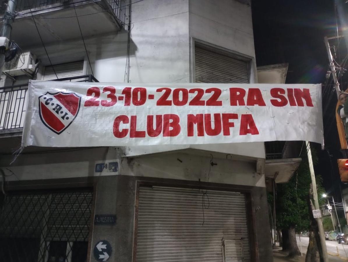 Imagen Los pasacalles de Independiente burlándose de Racing.
