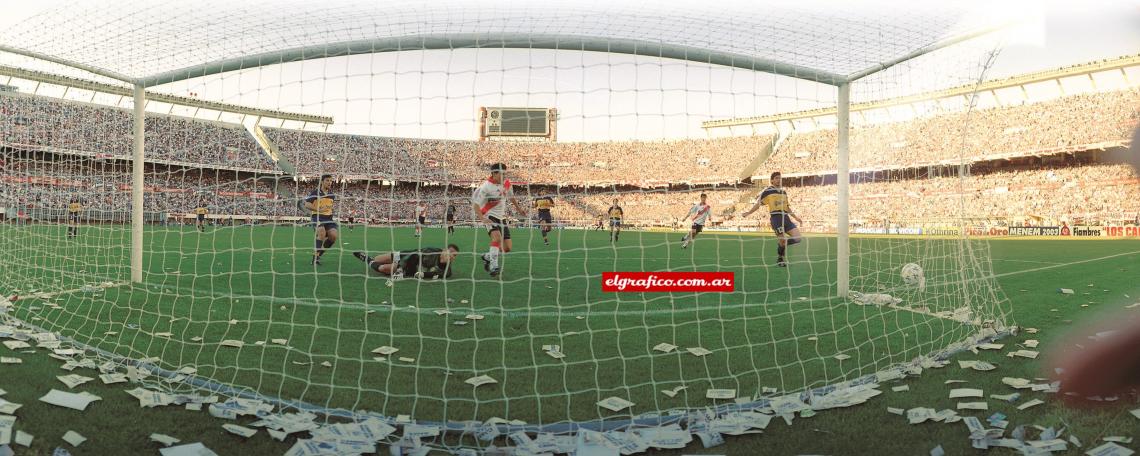 Se le mete a Córdoba, el estallido de los hinchas es monumental.