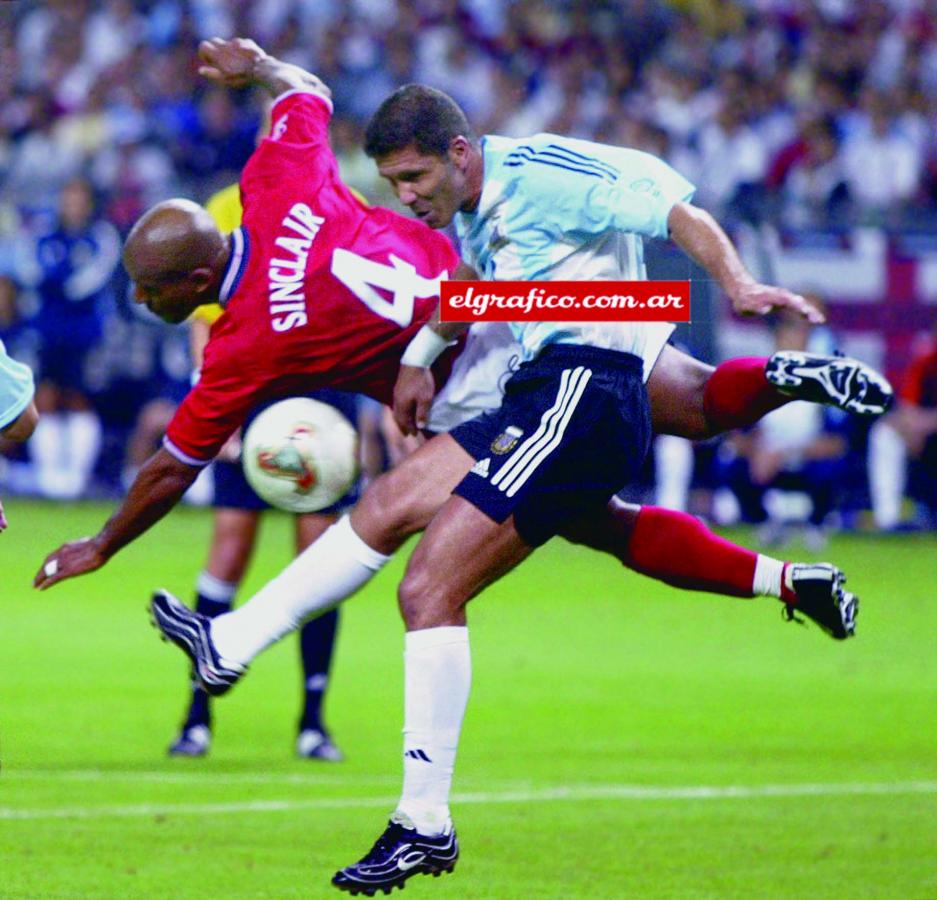 El cholo Simeone pagó muy caro su falta de ritmo, consecuencia de una lesión.