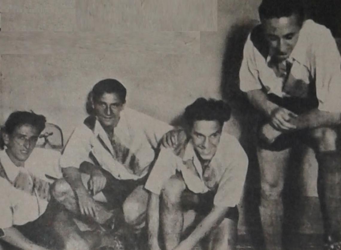 Imagen Castillo, Adolfo, yo y Rodolfi en un vestuario de aquellas nuestras primeras incursiones en el equipo superior.
