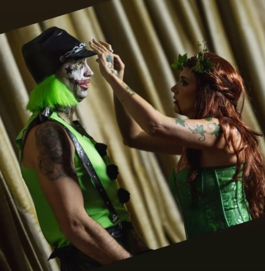 Imagen Emiliano Martínez y su esposa, inspirados en The Joker.
