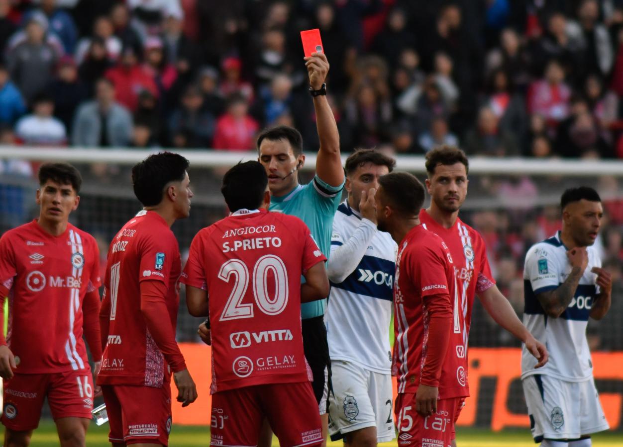 Imagen de El Tribunal de Disciplina le perdonó una fecha a Sebastián Prieto y se sumó a los antecedentes de penas reducidas en el torneo