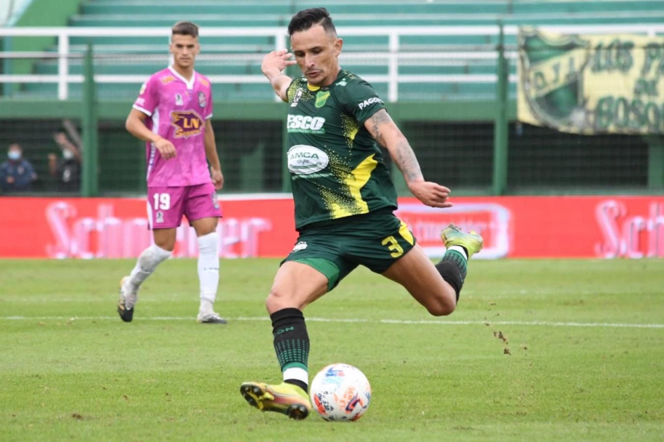 Imagen Pegada. @ClubDefensayJus