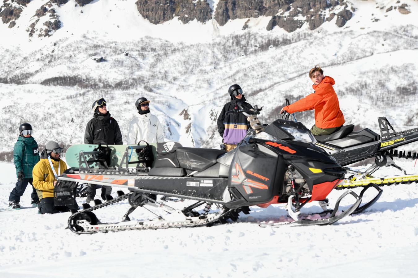 Imagen El team casi completo en los días que subieron con motos de nieve.