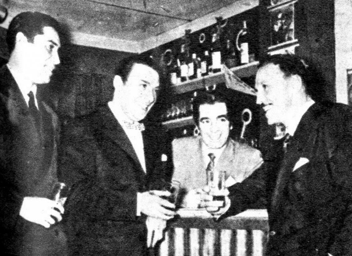 Imagen Medellín, 1955: /Adoro Soria y yo con un gran argentino, Agustín Irusta.