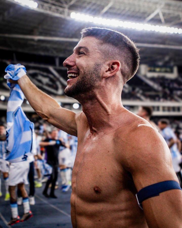 Imagen Luciano Vietto festeja la Recopa 2025 obtenida en Río de Janeiro ante Botafogo.