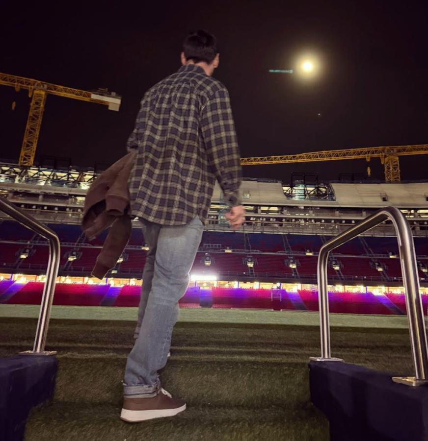 Imagen Messi, en plena visita a su casa: el Camp Nou.