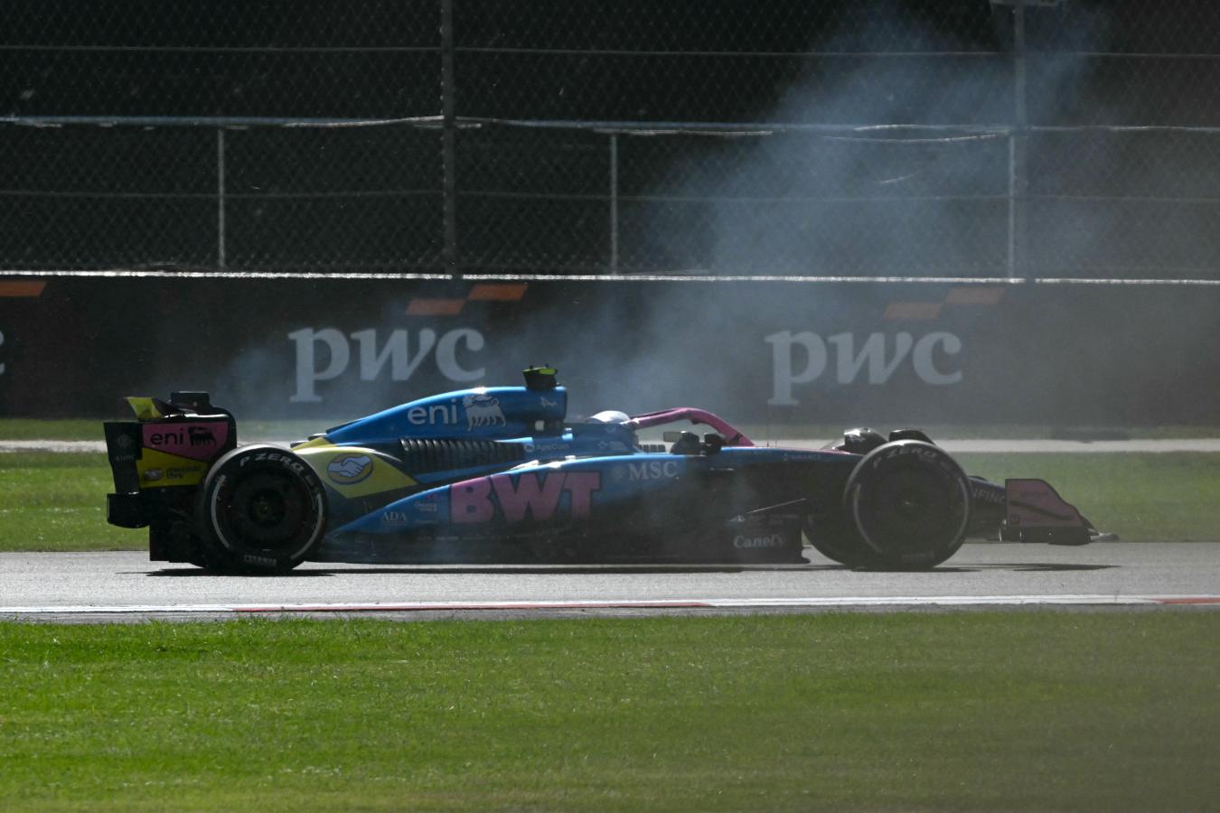 Imagen de El trompo de Franco Colapinto en el Gran Premio de México