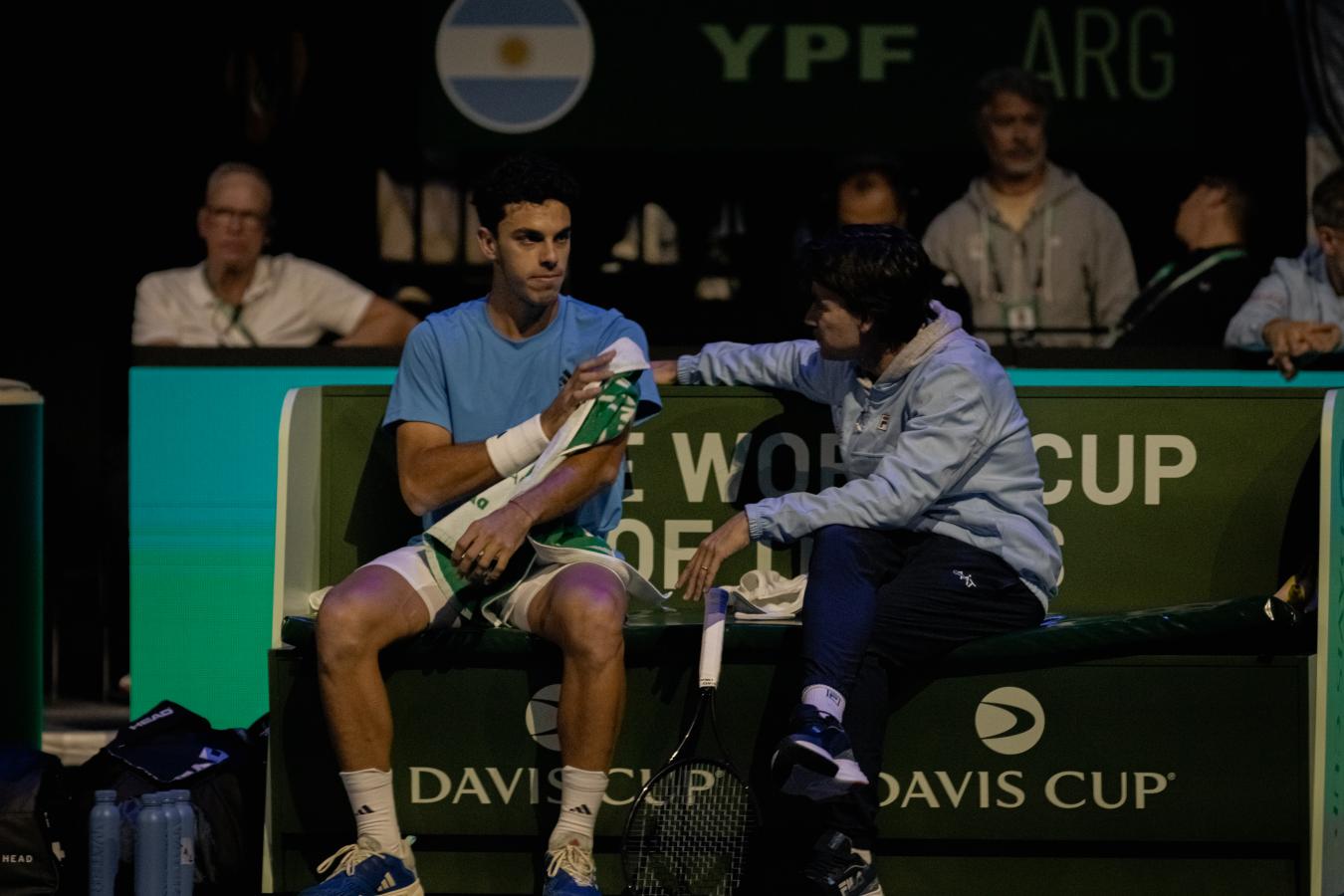Imagen Cerúndolo, en un cambio de lado con Coria, durante su partido ante Shapovalov.