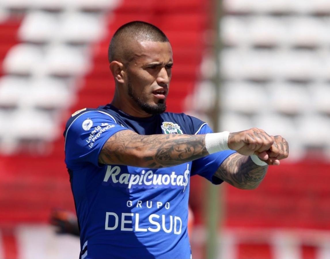 Imagen Víctor Ayala marcó un gol y dio una asistencia para el Lobo. Foto: @gimnasiaoficial