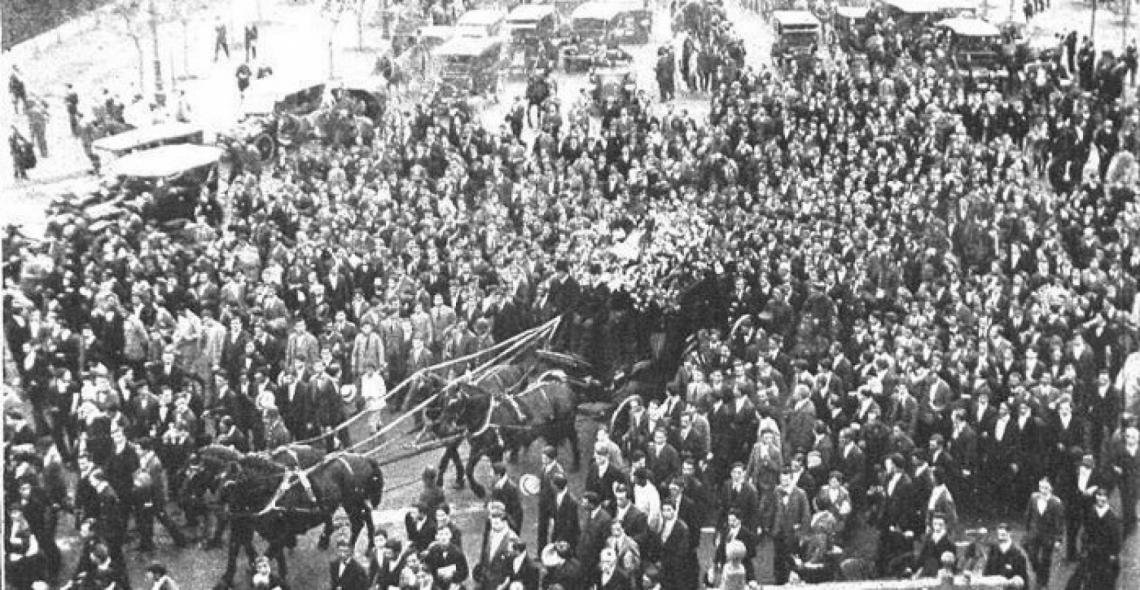 Fue masivo su cortejo fúnebre.