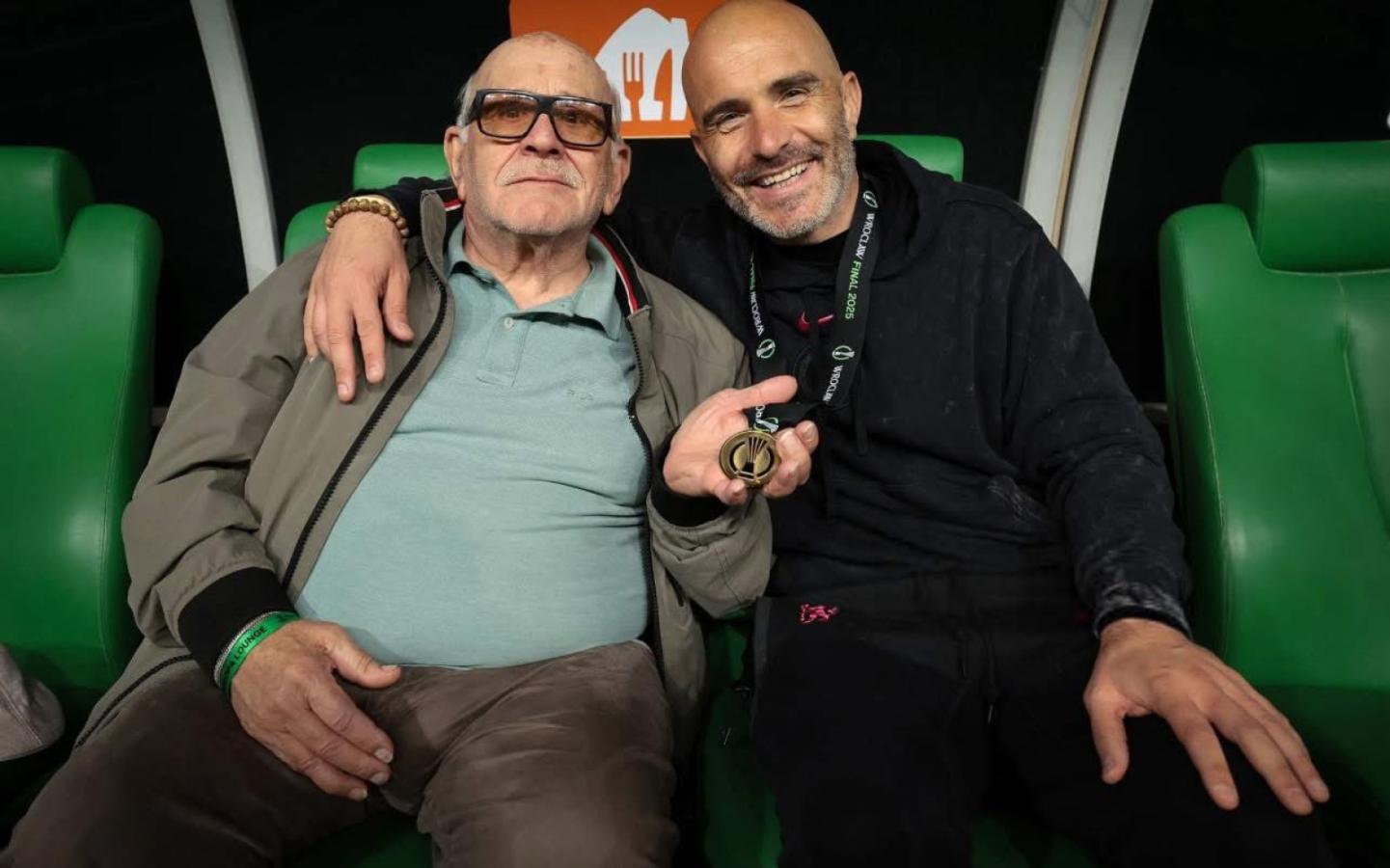 Imagen Enzo Maresca y su padre, el pescador.