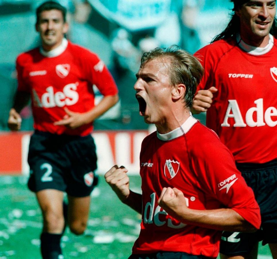 Imagen Cambiasso, autor de un gol contra Racing en el Apertura 2000