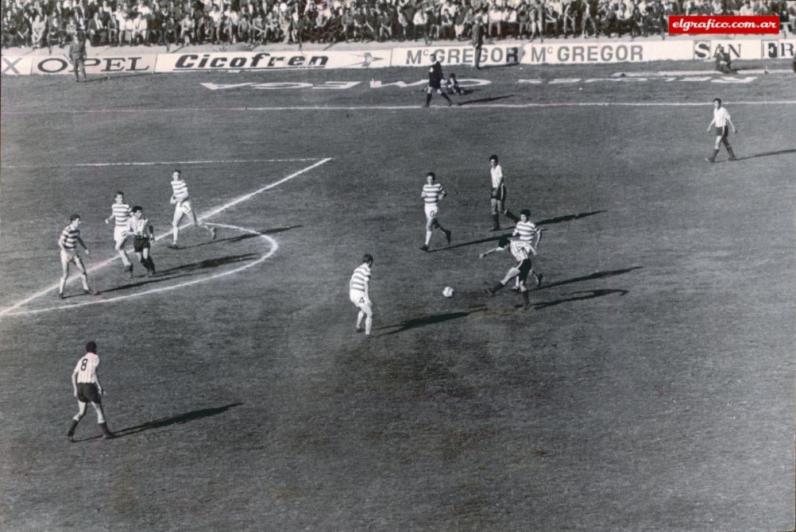 Imagen El Chango Cárdenas y su zurdazo inmortal, sería el gol que le daría a Racing la Copa Intercontinental