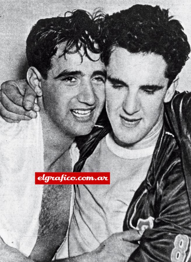 Imagen Gloria. Abrazo con Ricardo González. Campeones mundiales en 1950.
