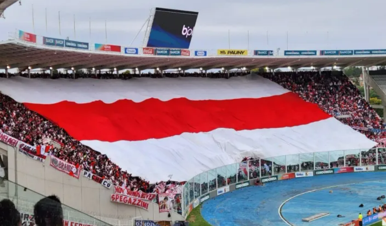 Imagen La parcialidad riverplatense en el estadio cordobés donde se jugará el Superclásico.