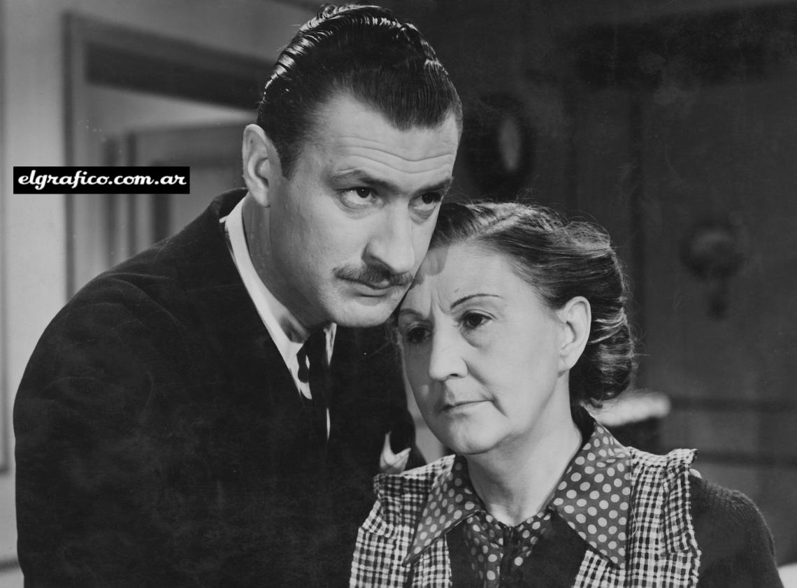 Boye Mario con Maria Luisa Santes, el goleador también fue galán de cine. Actuó en ¨Con los mismos colores¨.