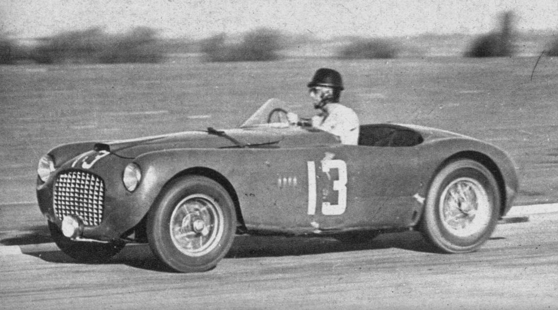 Imagen Muy linda, veloz y de suma estabilidad es la nueva Ferrari de Roberto Bonomi, con la que ganó la categoría de coches sport a muy buen promedio. Si bien contó con superioridad mecánica, lo cierto es que Bonomi, sin mayor tiempo para adaptarse al nuevo coche, lo condujo muy bien. 