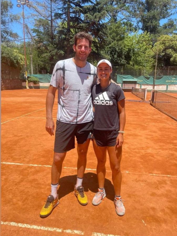 Imagen Del Potro con Lucia Peyre, que este lunes fue su sparring