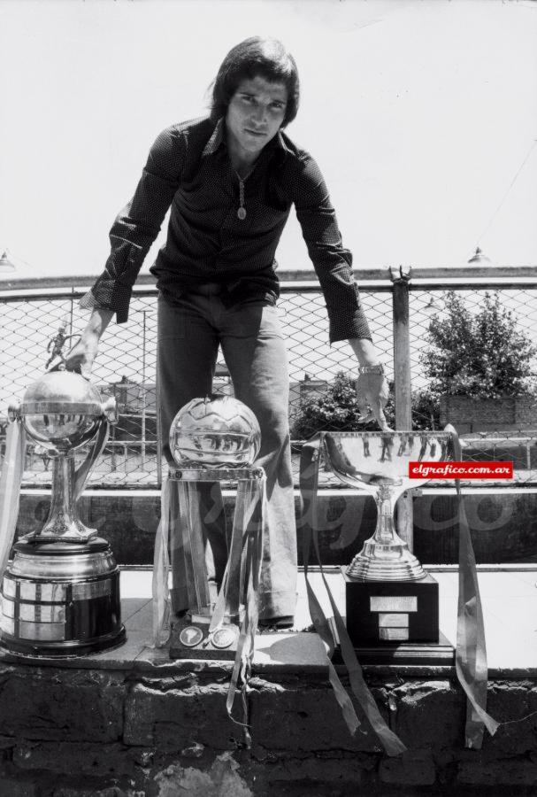 Imagen Copas le sobran. Con el Rojo ganó tres Libertadores, la Intercontinental y la Interamericana.