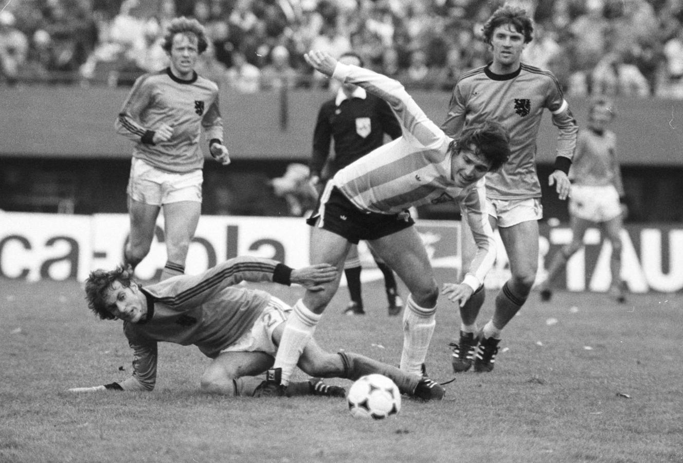 Imagen Daniel Passarella, de pieza clave en el Mundial 78 a sufrir una infección en el 86 (ESTADAO CONTEUDO / AGE / Agência Estado via AFP)