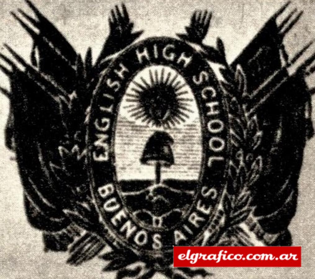 Imagen El escudo del Buenos Aires English High School, reproducía el sol, las manos entrelazadas y el gorro frigio del escudo nacional. 