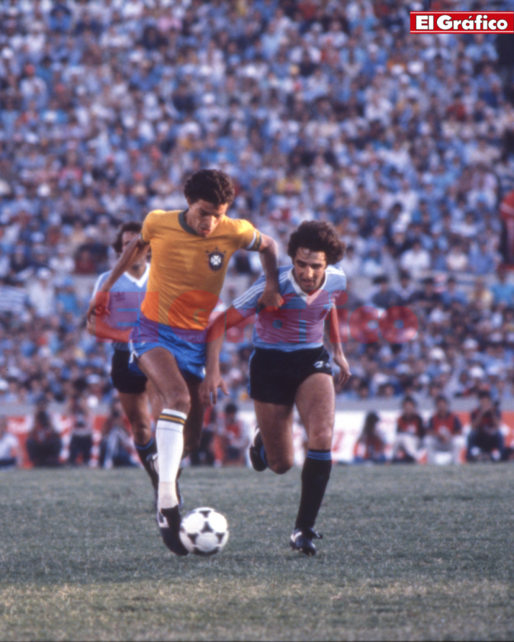 Imagen Una acción de la final entre Uruguay y Brasil
