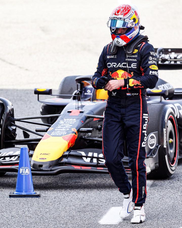 Imagen La frustración de Max Verstappen tras el caótico final de carrera en Montmeló.