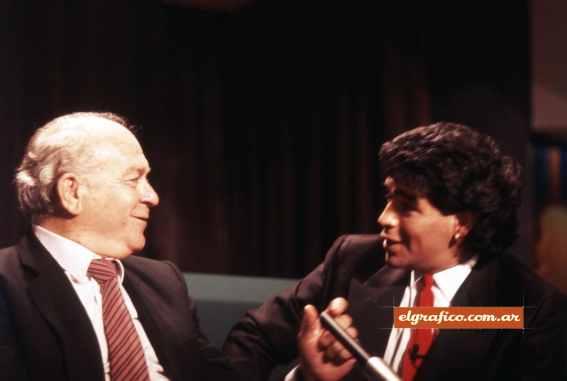 Imagen La visita de Alfredo Di Stéfano al programa de Diego Armando Maradona en la TV italiana. Dos grandes juntos.