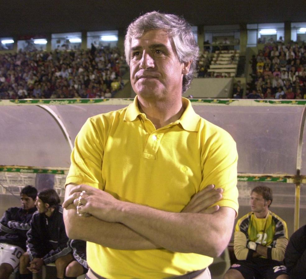 Imagen HÉCTOR RIVOIRA DIRIGIENDO A INSTITUTO ANTE NEWELL'S EN EL AÑO 2004. Fotobaires
