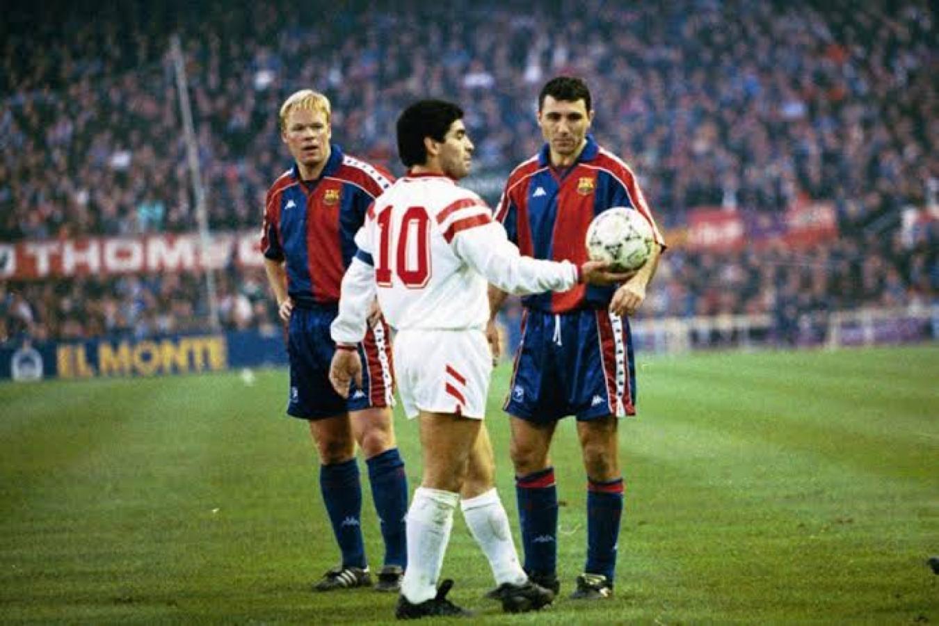 Imagen Maradona y Koeman, en un Barcelona - Sevilla de la temporada 92/93