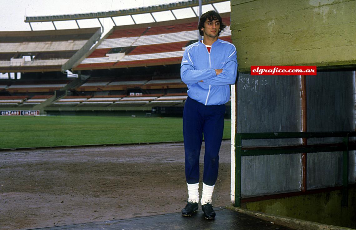 Imagen Francescoli surgió de Montevideo Wanderers, donde debutó en 1980. Tres años más tarde pasaría a River Plate.