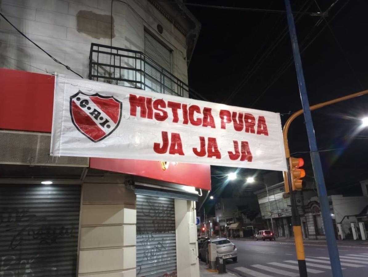 Imagen Los pasacalles de Independiente burlándose de Racing.