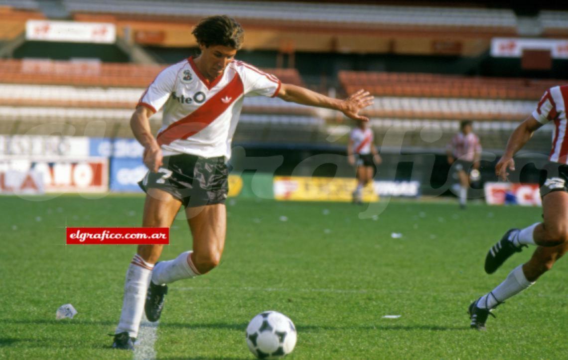 Imagen Caniggia en su primer club como profesional: River Plate