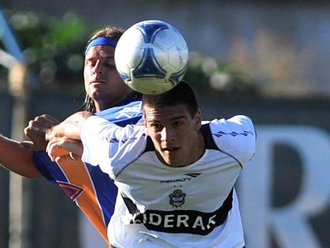 Imagen Lisandro Magallan, el dia su debut en Gimnasia y Esgrima LP.