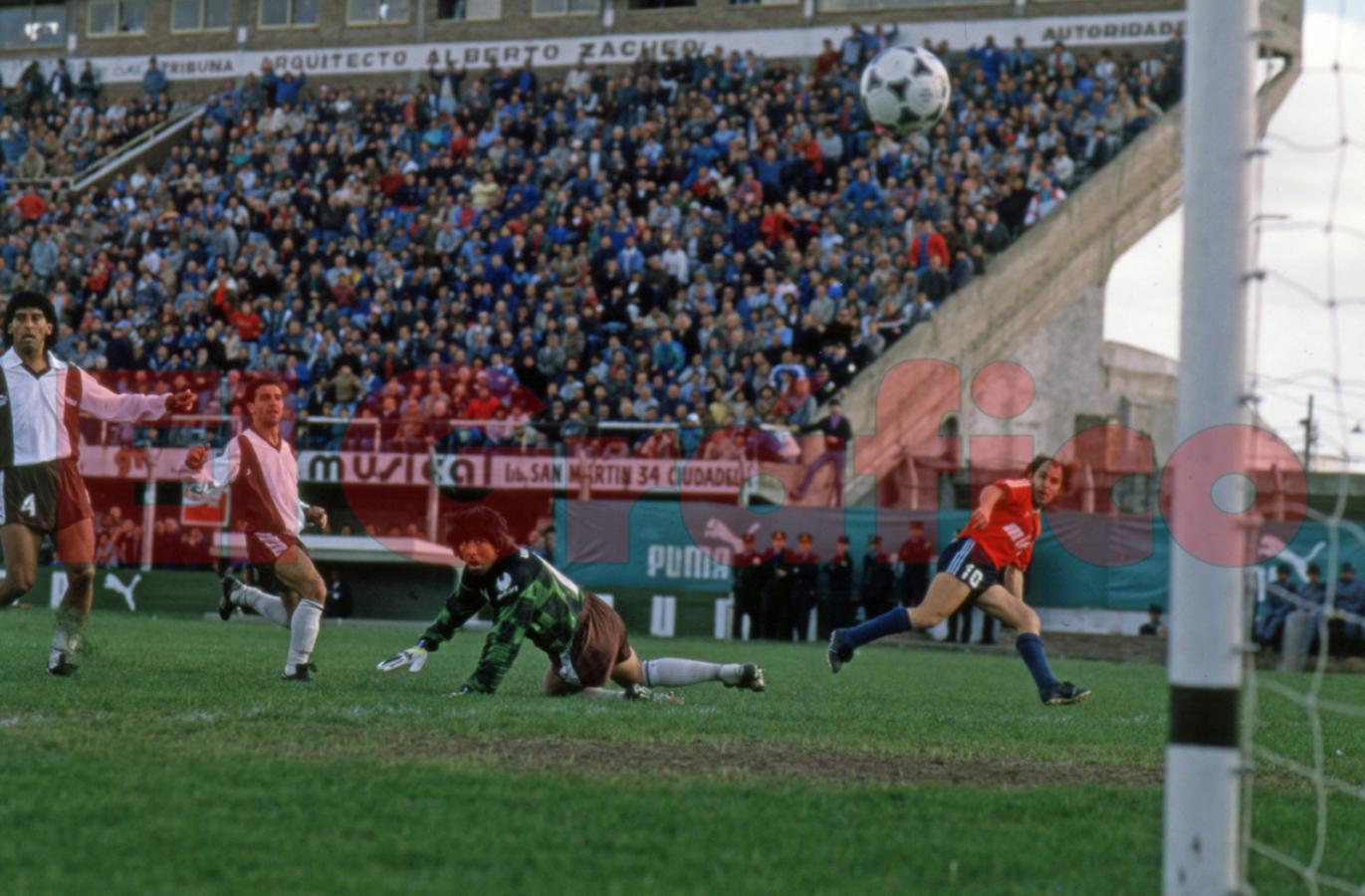 Imagen 24 de septiembre de 1989, el último gol. Foto Norberto Mosteirin.