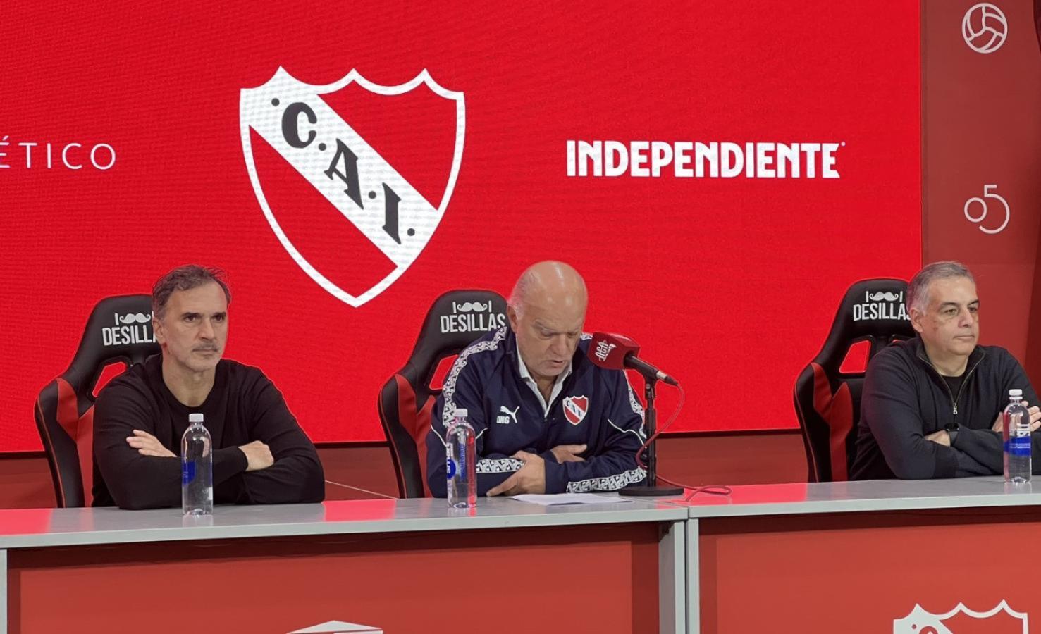 Imagen Grindetti, en el anuncio del descargo del Rojo por los hechos de violencia.