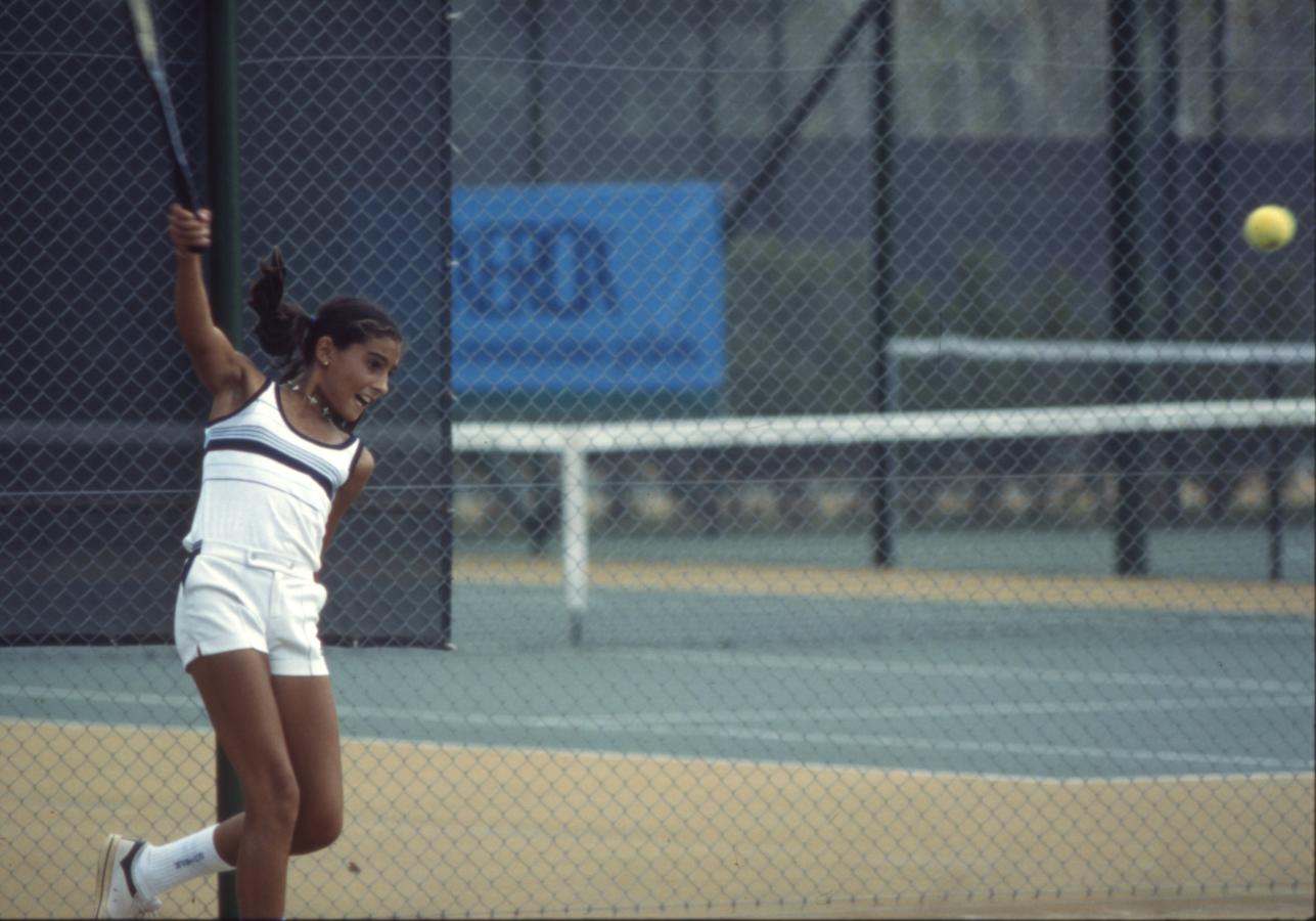 Imagen La pequeña Gabriela Sabatini, en el Campeonato de la Republica de 1983.