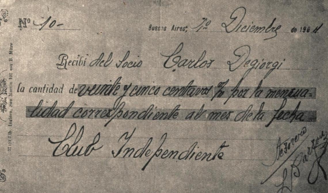 Imagen Los primeros recibos de Independiente, cuando se pagaba $0.25 por mes, y el jugador que no estaba al día con la caja, no jugaba.