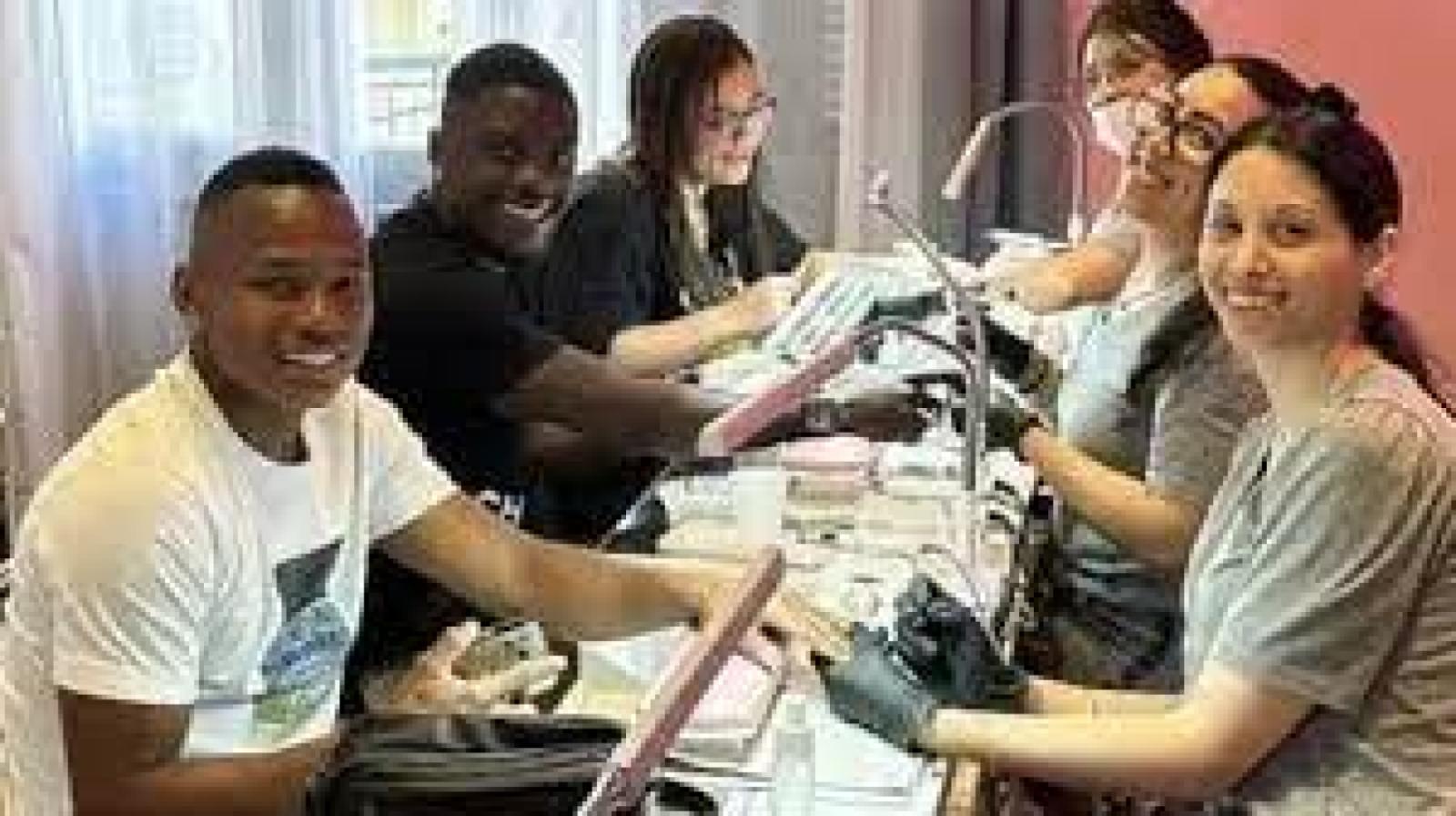 Imagen La manicura de la polémica: Campaz y Quiñones se hicieron las uñas antes del clásico rosarino.