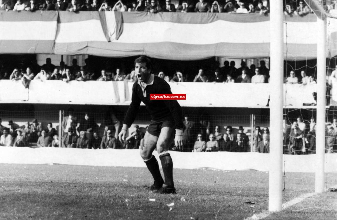 Imagen Boca llegaba a este partido, empatado en la primera colocación con Vélez en la zona A del Metropolitano 1969, y ambos equipos estaban invictos. 