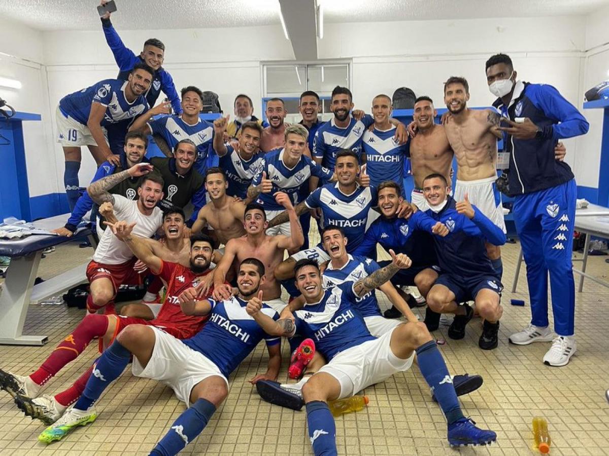 Imagen El vestuario derrocha alegría y no es para menos: Vélez, en semifinales de Sudamericana