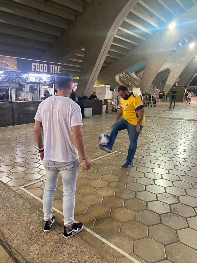 Imagen La gente se divirtió durante la previa en el stand de Chevrolet